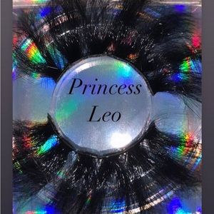 I sell luxury lashes!! They are affordable and beautiful!